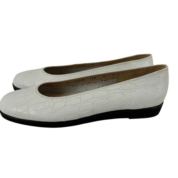 Salvatore Ferragamo Women's White Leather Textured Flats Size 9 Made In Italy - Picture 4 of 8
